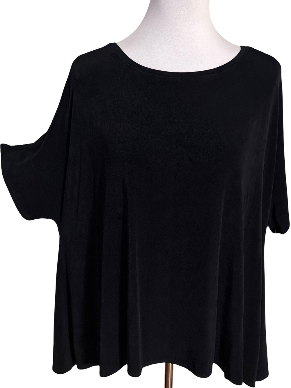 Chico's Travelers Black Scoop Neck Swing Top with batwing Sleeves